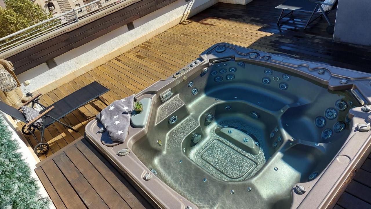 Atico De Lujo Con Jacuzzi Climatizado En Terraza Leilighet Elche Eksteriør bilde