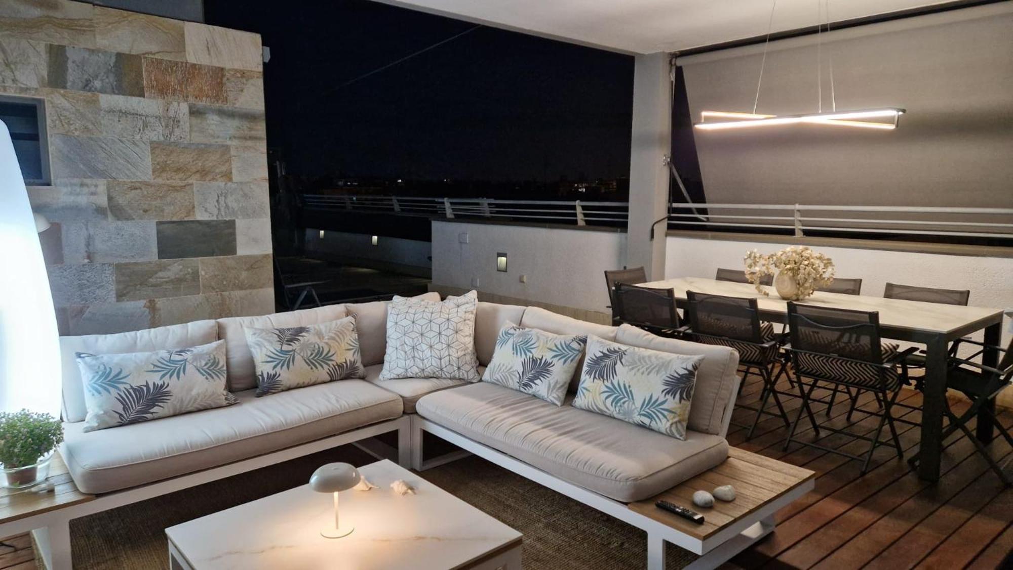 Atico De Lujo Con Jacuzzi Climatizado En Terraza Leilighet Elche Eksteriør bilde